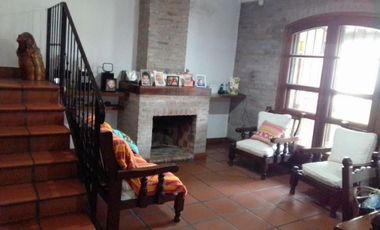 Casa en venta - 3 Dormitorios 2 Baños - Cocheras - 300Mts2 - Villa Lugano