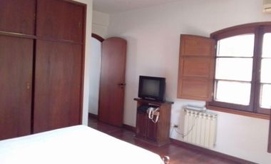 Casa en venta - 3 Dormitorios 2 Baños - Cocheras - 300Mts2 - Villa Lugano