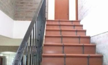 Casa en venta - 3 Dormitorios 2 Baños - Cocheras - 300Mts2 - Villa Lugano