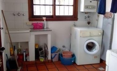 Casa en venta - 3 Dormitorios 2 Baños - Cocheras - 300Mts2 - Villa Lugano