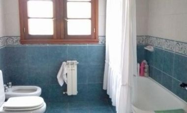 Casa en venta - 3 Dormitorios 2 Baños - Cocheras - 300Mts2 - Villa Lugano