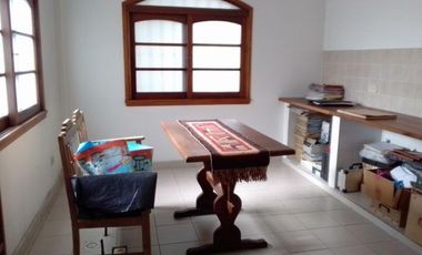 Casa en venta - 3 Dormitorios 2 Baños - Cocheras - 300Mts2 - Villa Lugano