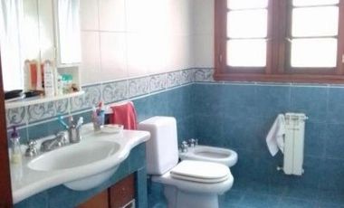 Casa en venta - 3 Dormitorios 2 Baños - Cocheras - 300Mts2 - Villa Lugano