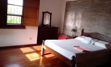 Casa en venta - 3 Dormitorios 2 Baños - Cocheras - 300Mts2 - Villa Lugano