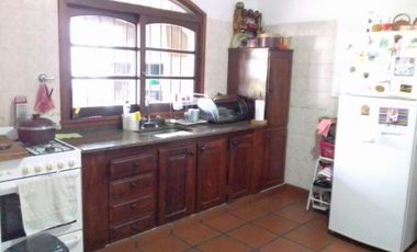 Casa en venta - 3 Dormitorios 2 Baños - Cocheras - 300Mts2 - Villa Lugano
