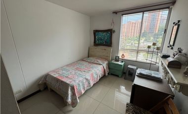 Vendo moderno apartamento en el POBLADO, sector los balsos.
