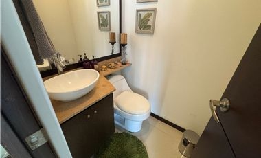 Vendo moderno apartamento en el POBLADO, sector los balsos.