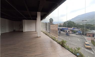 Se Arrienda Local Comercial Para Estrenar En Copacabana.