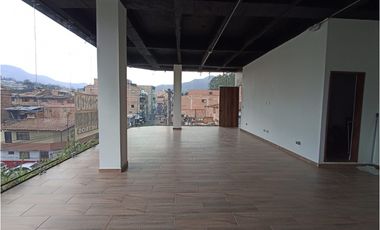 Se Arrienda Local Comercial Para Estrenar En Copacabana.