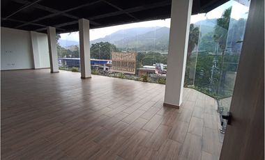 Se Arrienda Local Comercial Para Estrenar En Copacabana.