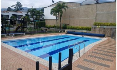 COMPRA ESTA HERMOSA CASA UNIFAMILIAR EN UNIDAD RESIDENCIAL