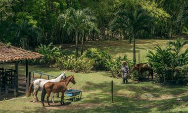 Vendo hermoso lote con vista sector Bolombolo, unidad cerrada