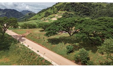 Vendo hermoso lote con vista sector Bolombolo, unidad cerrada