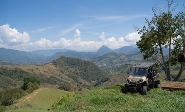 Vendo hermoso lote con vista sector Bolombolo, unidad cerrada