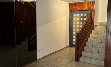 CASA EN RENTA CONTRY LA SILLA