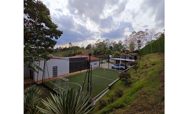 VENTA DE CASA CAMPESTRE CON CASA MAYORDOMO EN UNIDAD EN SAN VICENTE