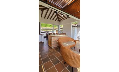 VENTA DE CASA CAMPESTRE CON CASA MAYORDOMO EN UNIDAD EN SAN VICENTE