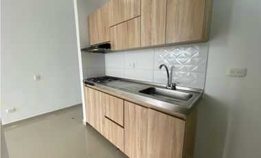 SE ARRIENDA APARTAMENTO EN AVENIDA CENTENARIO NORTE
