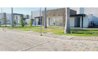 Renta dpto de 2 habitaciones Urb. PortoManta sector sur vía san Mateo.
