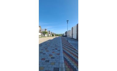 Renta dpto de 2 habitaciones Urb. PortoManta sector sur vía san Mateo.