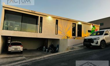 Casa en  Venta en Hacienda San Pedro, Zuazua, N.L.