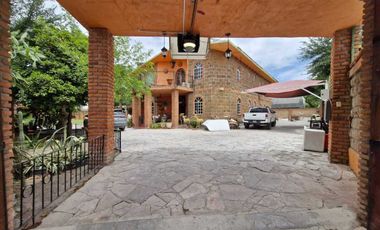 HERMOSA CASA ESTILO HACIENDA, EN PORTAL DEL NORTE