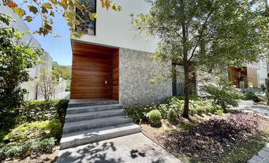 CASA EN VENTA DENTRO DE FRACCIONAMIENTO RESERVA REAL VALLE REAL ZAPOPAN
