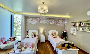 CASA EN VENTA DENTRO DE FRACCIONAMIENTO RESERVA REAL VALLE REAL ZAPOPAN