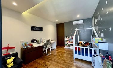 CASA EN VENTA DENTRO DE FRACCIONAMIENTO RESERVA REAL VALLE REAL ZAPOPAN