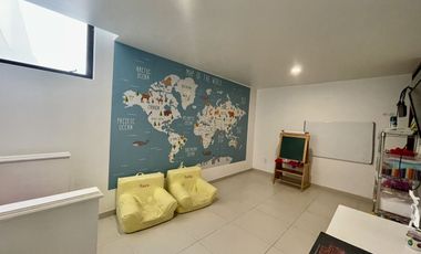 CASA EN VENTA DENTRO DE FRACCIONAMIENTO RESERVA REAL VALLE REAL ZAPOPAN