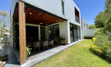 CASA EN VENTA DENTRO DE FRACCIONAMIENTO RESERVA REAL VALLE REAL ZAPOPAN