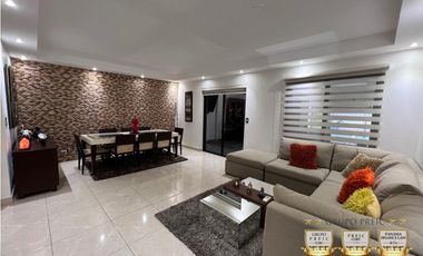Venta de Casa Modelo Lyon con Piscina Versalles 1 Panamá