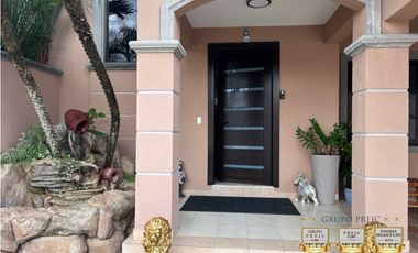 Venta de Casa Modelo Lyon con Piscina Versalles 1 Panamá