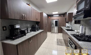 Venta de Casa Modelo Lyon con Piscina Versalles 1 Panamá