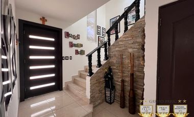 Venta de Casa Modelo Lyon con Piscina Versalles 1 Panamá