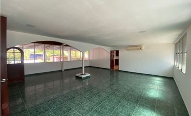 LAS CUMBRES / 790M2 /  PISCINA / TERRAZA / 4 HABITACIONES