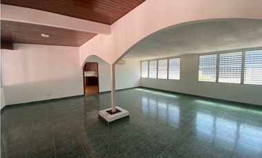 LAS CUMBRES / 790M2 /  PISCINA / TERRAZA / 4 HABITACIONES