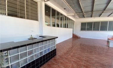 LAS CUMBRES / 790M2 /  PISCINA / TERRAZA / 4 HABITACIONES