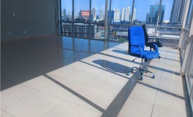 ALQUILER OFICINA CON VISTA A LA CIUDAD