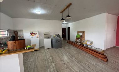 Vendo Casa en Lote de 3 Has en Herrera, Entre Ríos.