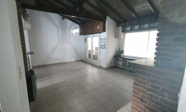 PH  4 AMB. primer piso por escalera - AV. LIBERTAD 3547 - LA PERLA