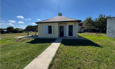 Vendo Casa en Frente a la Plaza de Pronunciamiento, Entre Ríos.