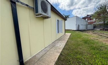 Vendo Casa en Frente a la Plaza de Pronunciamiento, Entre Ríos.