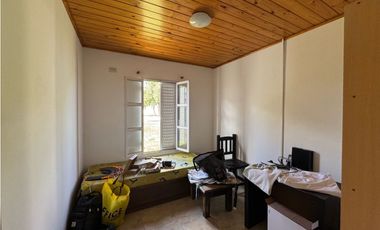 Vendo Casa en Frente a la Plaza de Pronunciamiento, Entre Ríos.