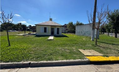 Vendo Casa en Frente a la Plaza de Pronunciamiento, Entre Ríos.