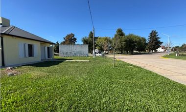 Vendo Casa en Frente a la Plaza de Pronunciamiento, Entre Ríos.
