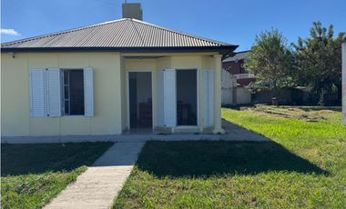 Vendo Casa en Frente a la Plaza de Pronunciamiento, Entre Ríos.