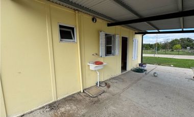 Vendo Casa en Frente a la Plaza de Pronunciamiento, Entre Ríos.