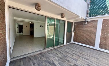 RENTO casa pequeña,con ámplia terraza, enfrente de Mundo E,  Viveros de la Loma,