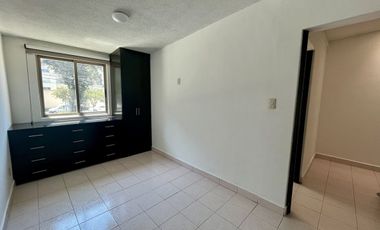 RENTO casa pequeña,con ámplia terraza, enfrente de Mundo E,  Viveros de la Loma,